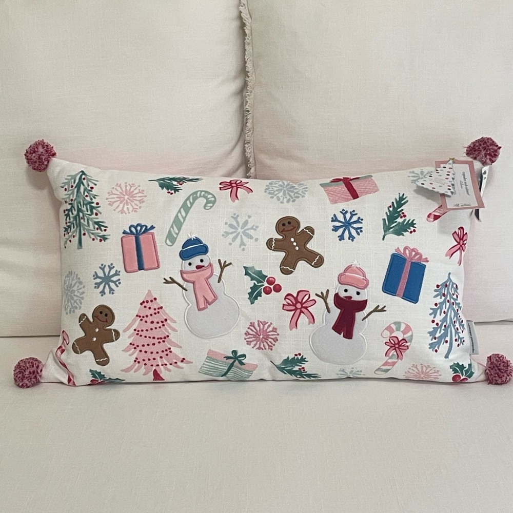 NWT Cupcakes and Cashmere Christmas Pillow